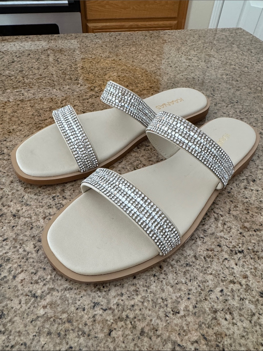 KAANAS Whitney Double Diamond Band Sandal Ice S00111R-023 Size 9 NEW no box